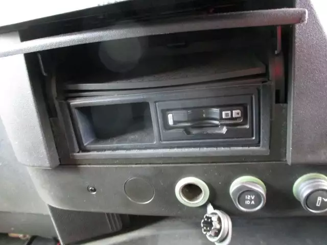 平成27年06月中古大型トラクタヘッドボルボボルボの画像25