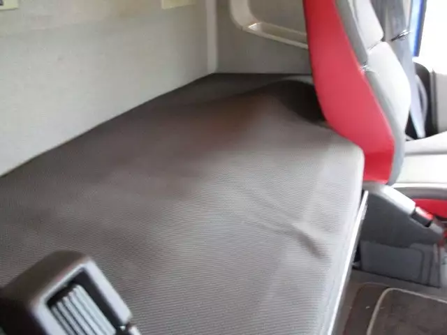 平成27年06月中古大型トラクタヘッドボルボボルボの画像28