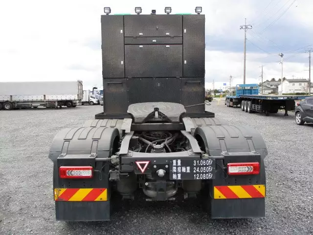 平成27年06月中古大型トラクタヘッドボルボボルボの画像5