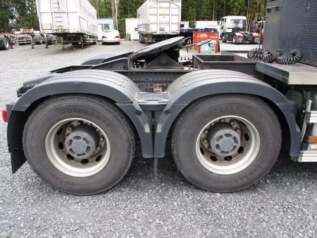 平成27年06月中古大型トラクタヘッドボルボボルボの画像8