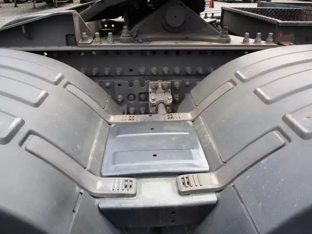 平成27年06月中古大型トラクタヘッドボルボボルボの画像9