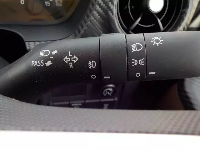 平成29年09月中古中型冷凍バン・ウィング日野レンジャーの画像16