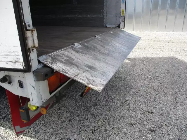 平成23年09月中古大型日産UDUDトラックスの画像35