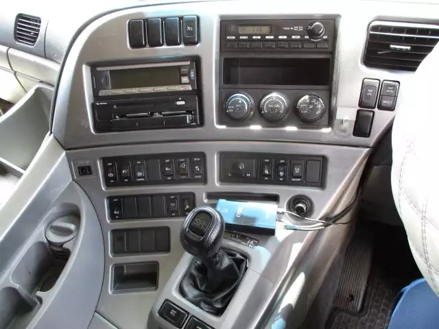 平成23年09月中古大型日産UDUDトラックスの画像44