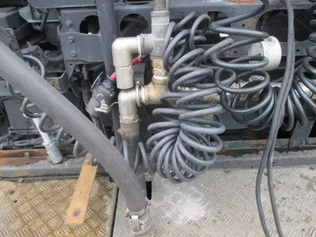 平成18年03月中古大型トラクタヘッド日産UDクオンの画像19