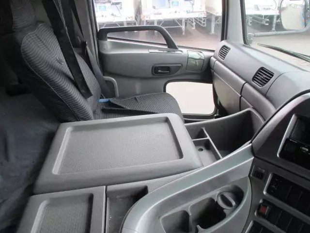 平成18年03月中古大型トラクタヘッド日産UDクオンの画像27