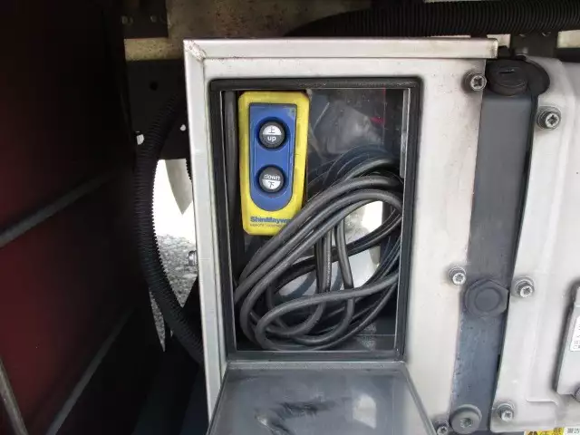 平成28年11月中古中型冷凍バン・ウィング日野日野の画像18